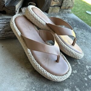 Espadrille Ginger classic thong sandals with memory foam insole Sz-6. Q